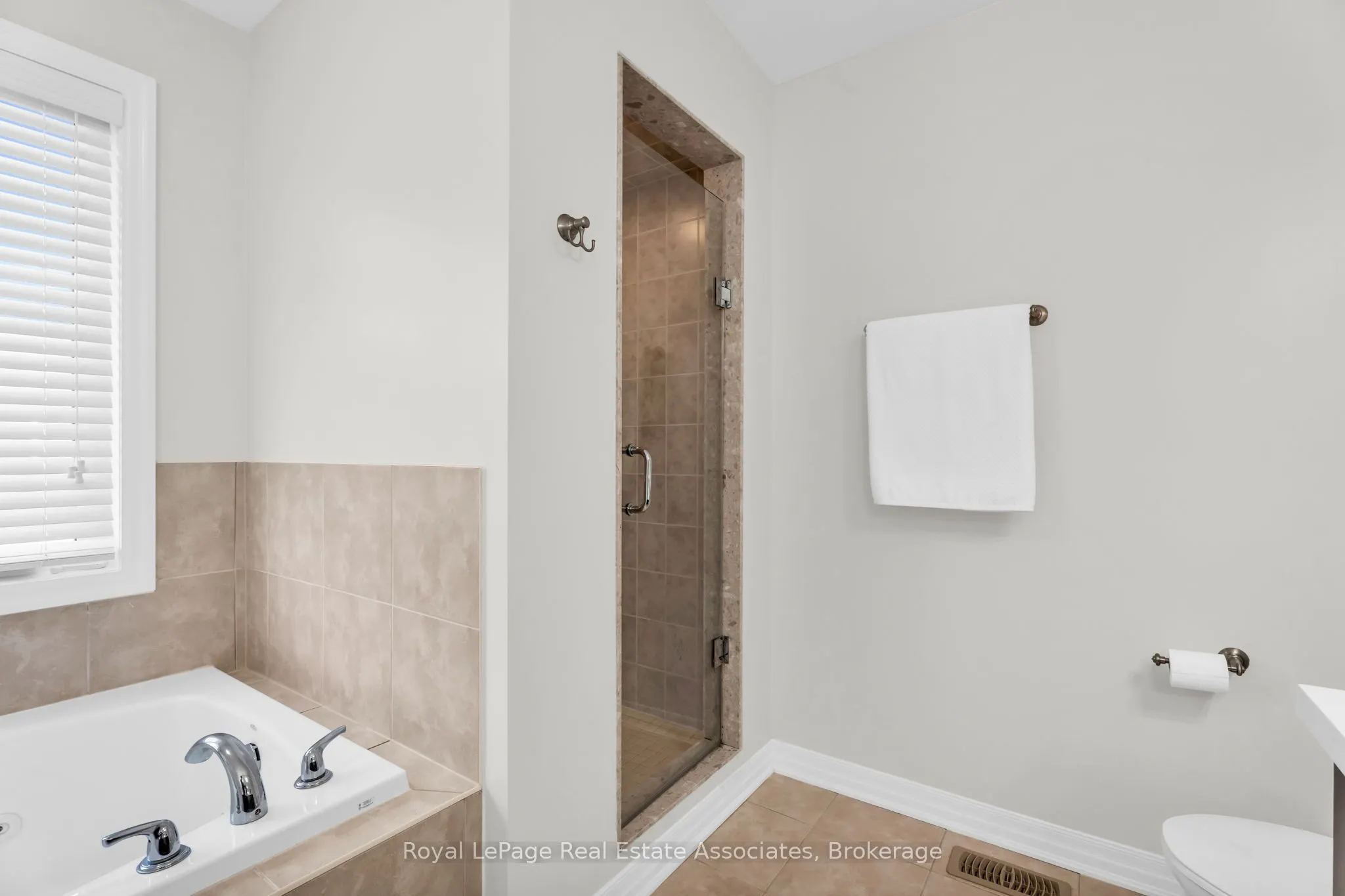879 Etherington Way