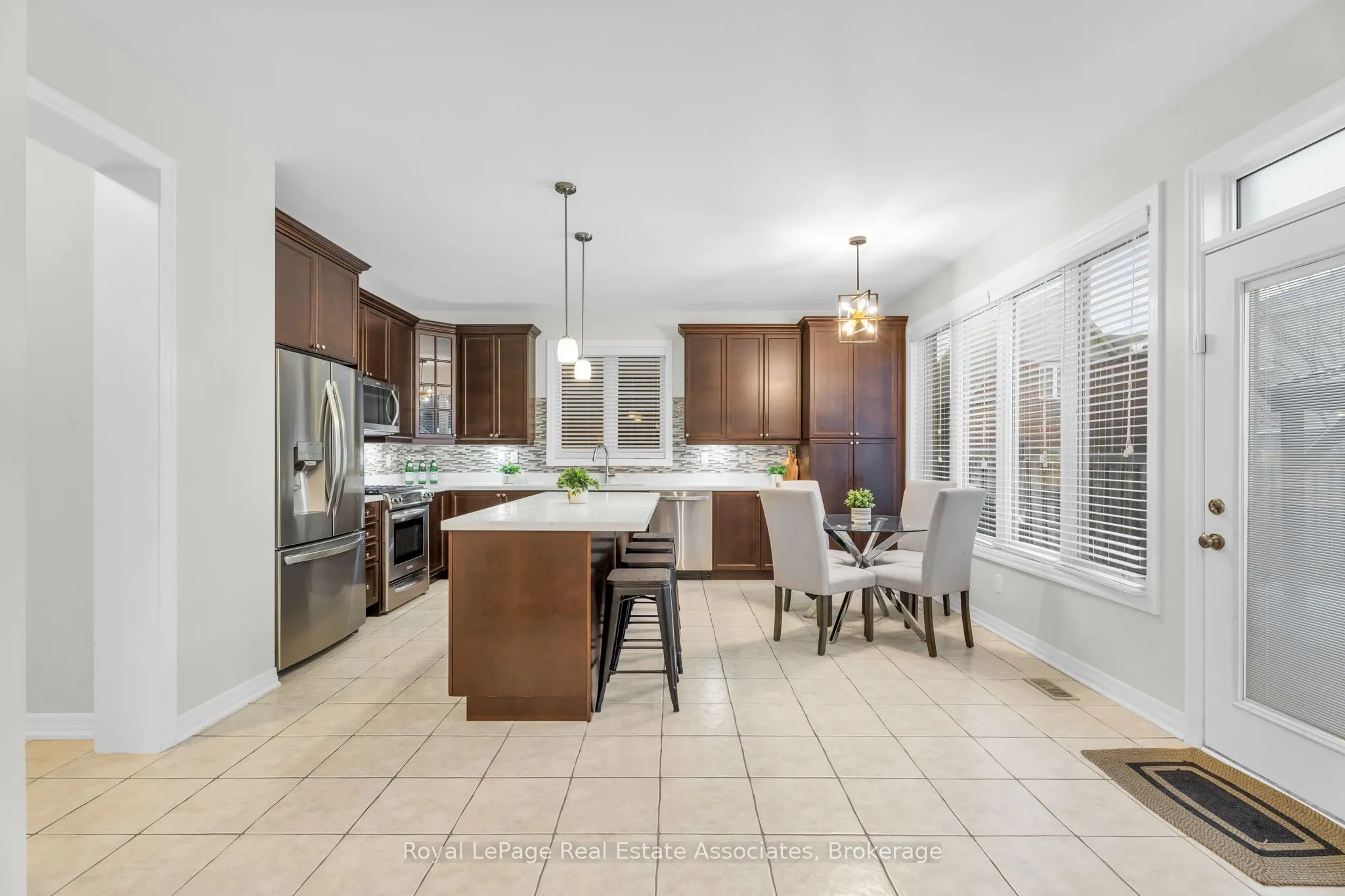 879 Etherington Way