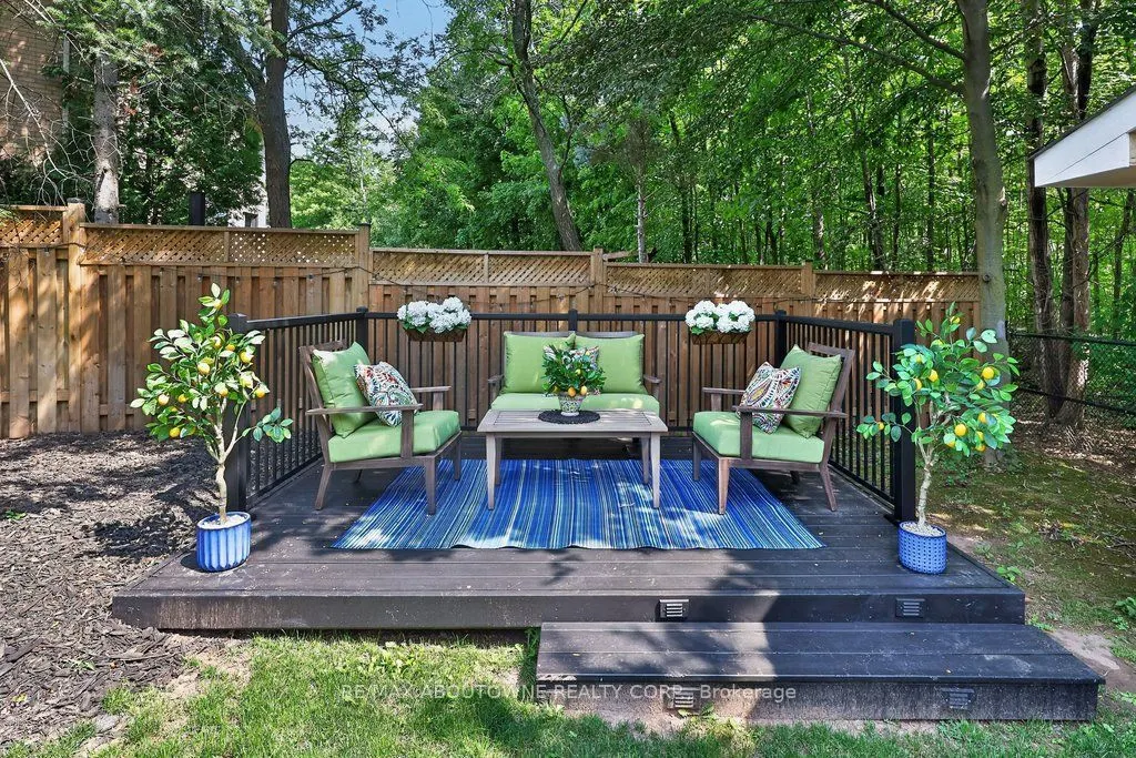 324 Oakridge Court