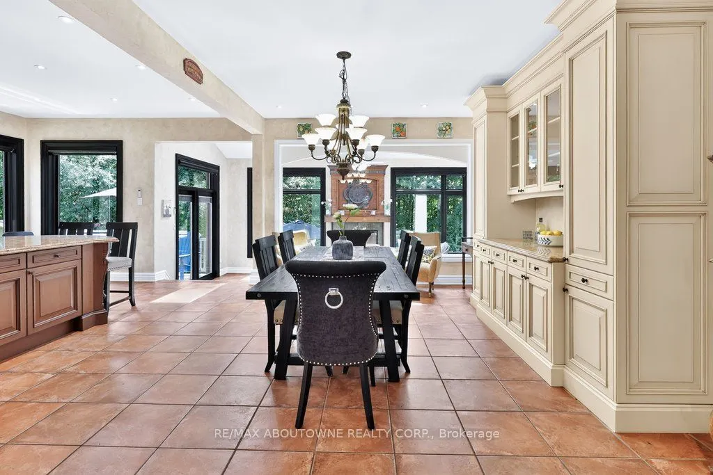 324 Oakridge Court