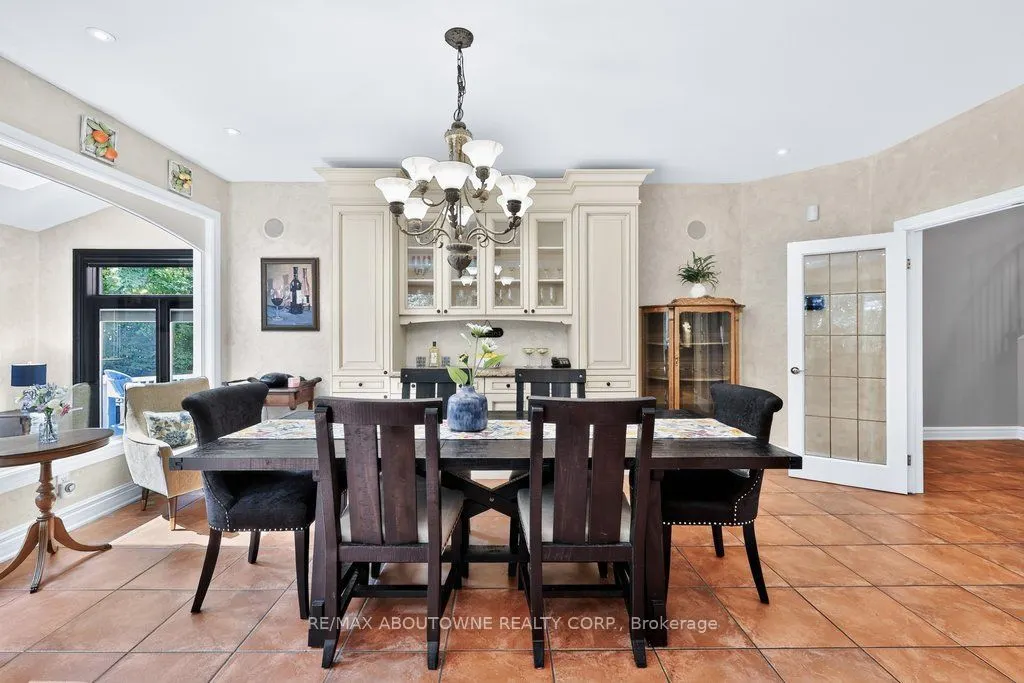 324 Oakridge Court