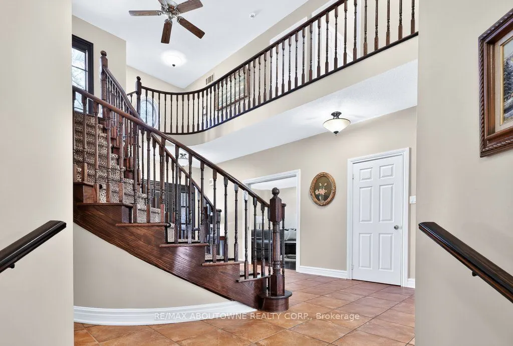 324 Oakridge Court