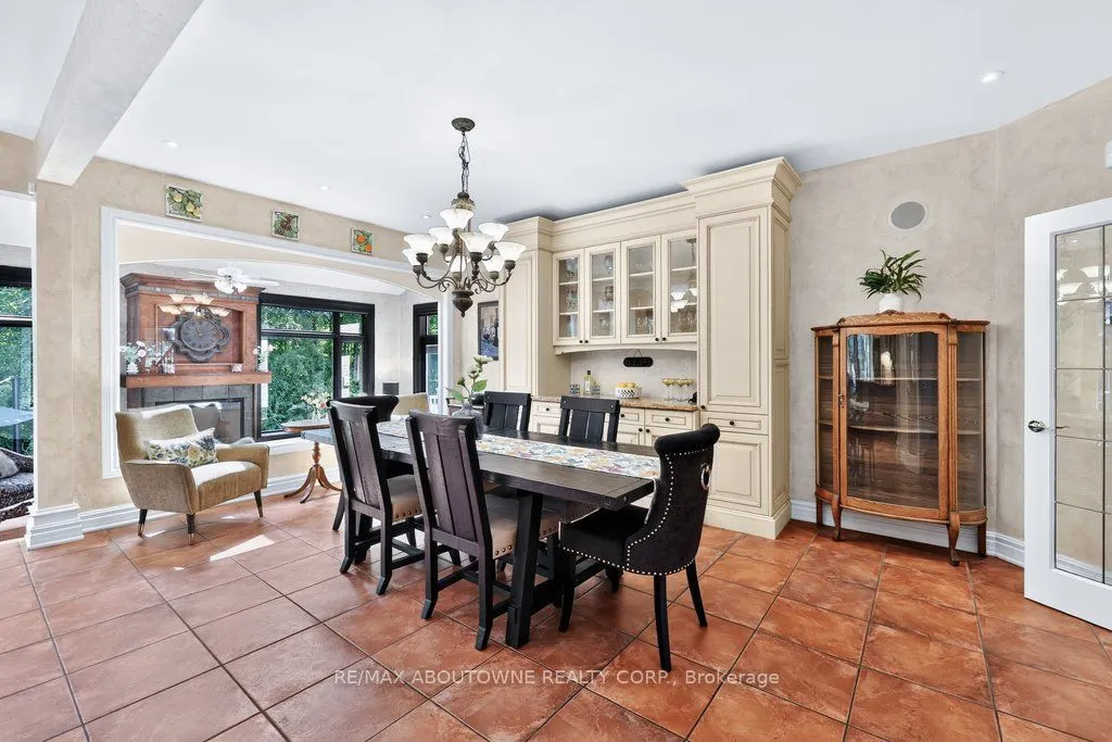 324 Oakridge Court
