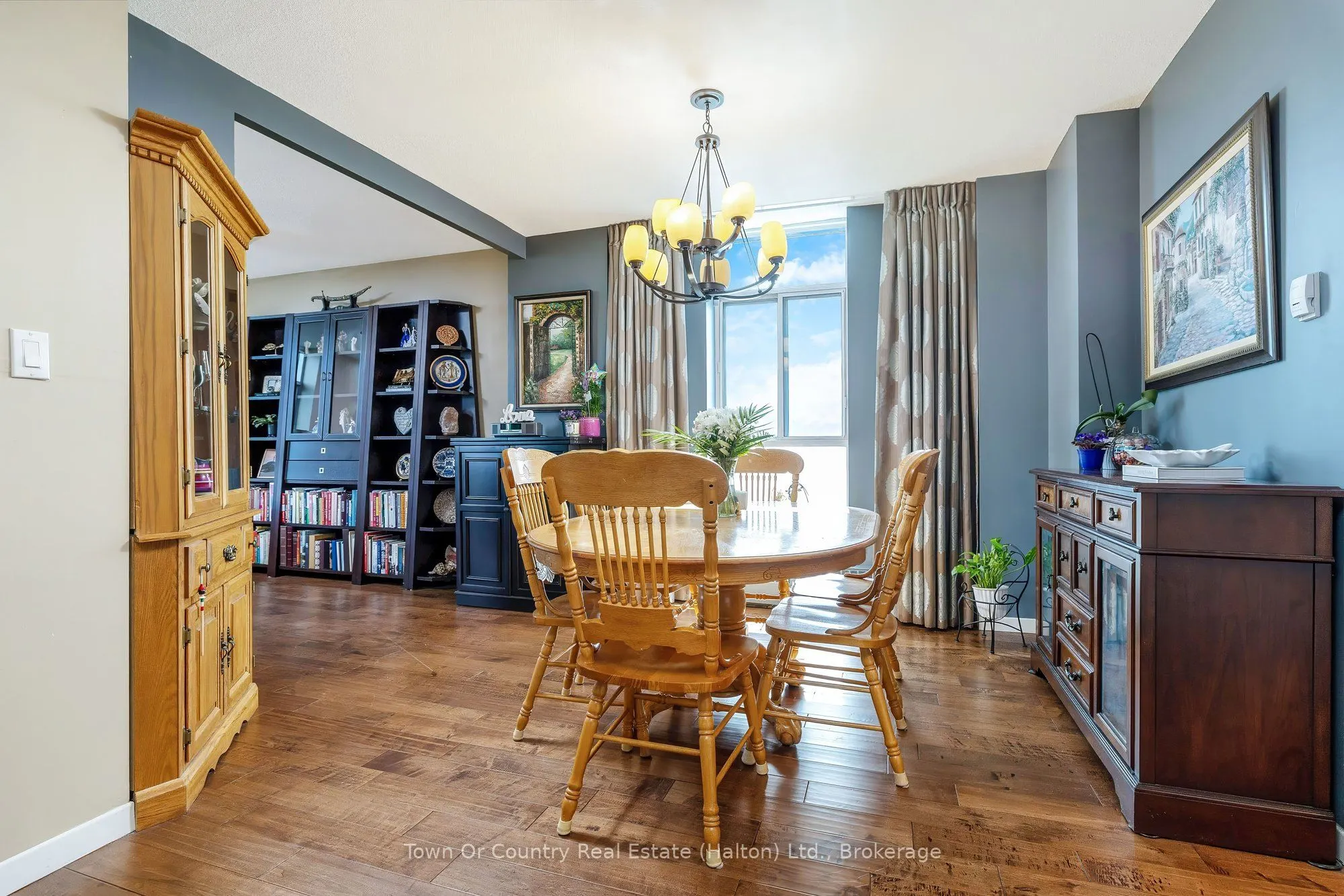 5250 Lakeshore Road #1906