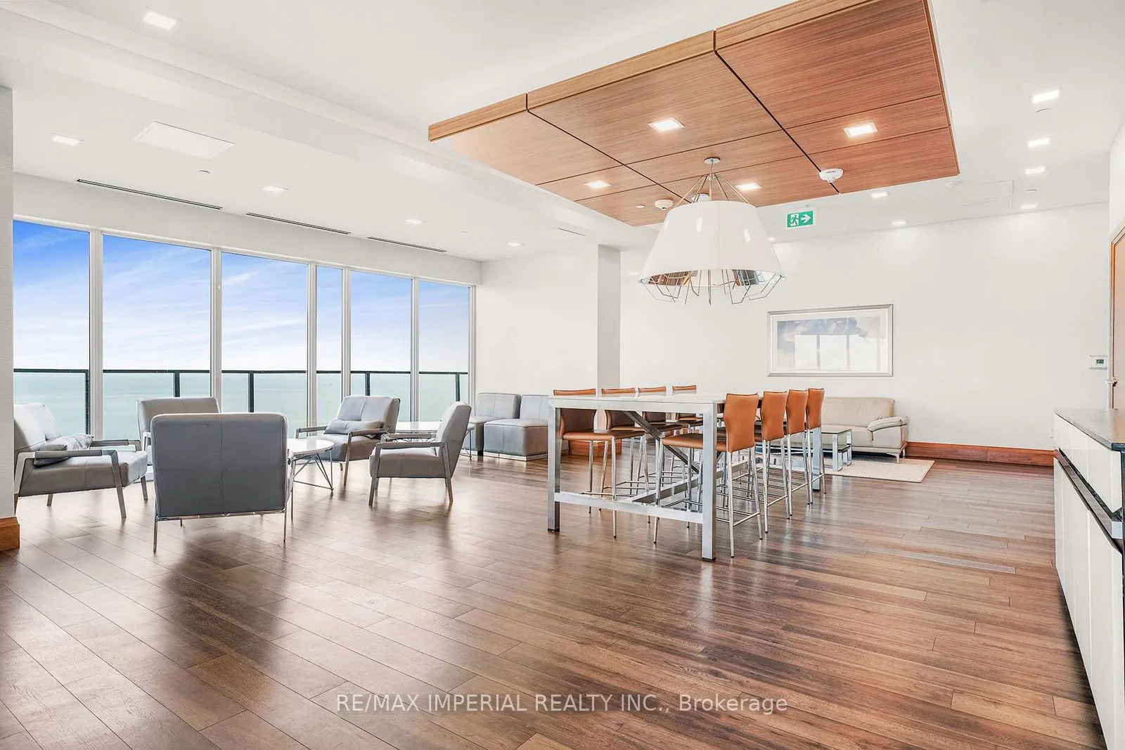 20 Shore Breeze Drive #2007