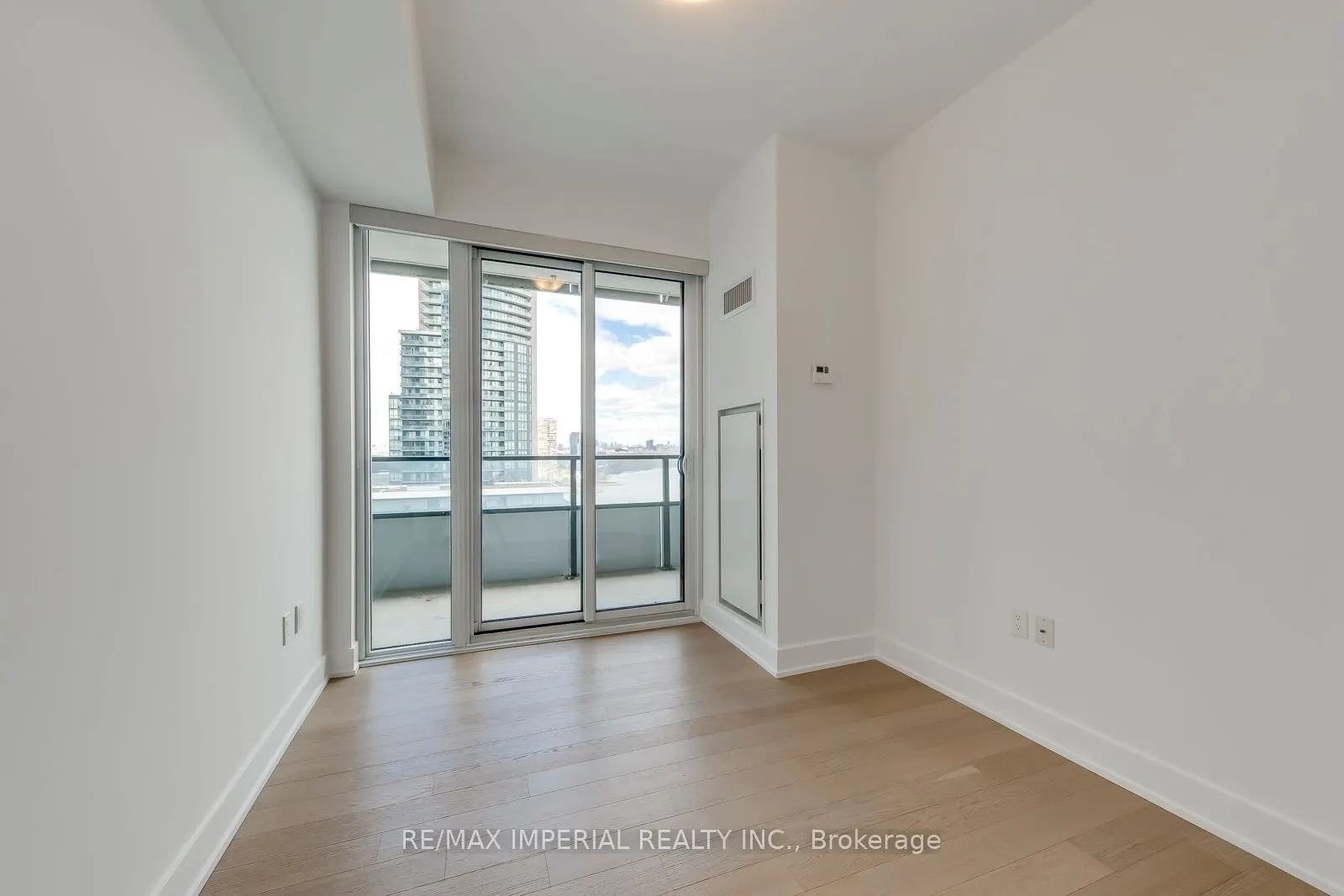 20 Shore Breeze Drive #2007