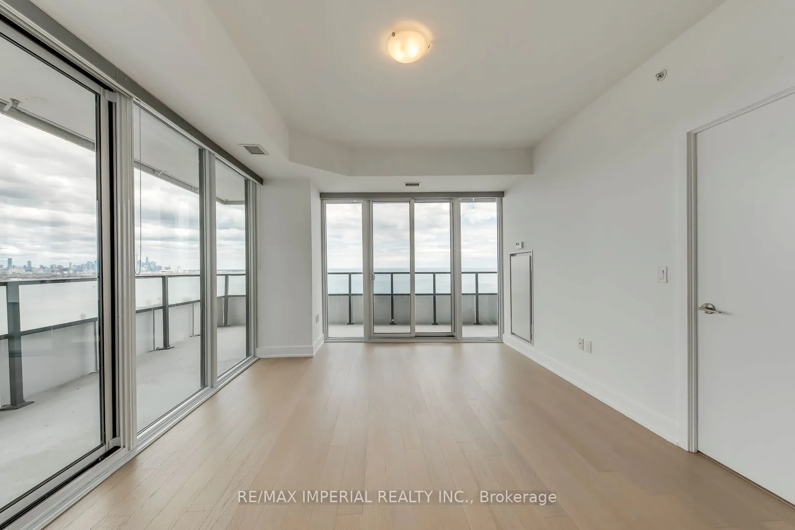 20 Shore Breeze Drive #2007