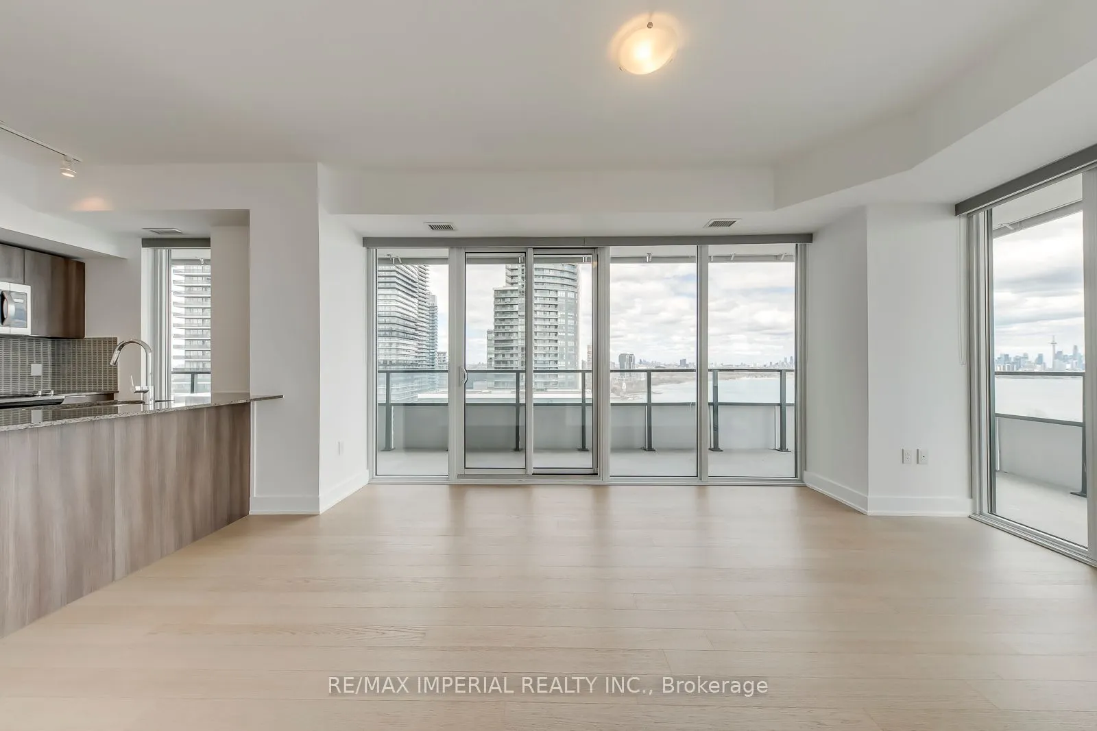 20 Shore Breeze Drive #2007