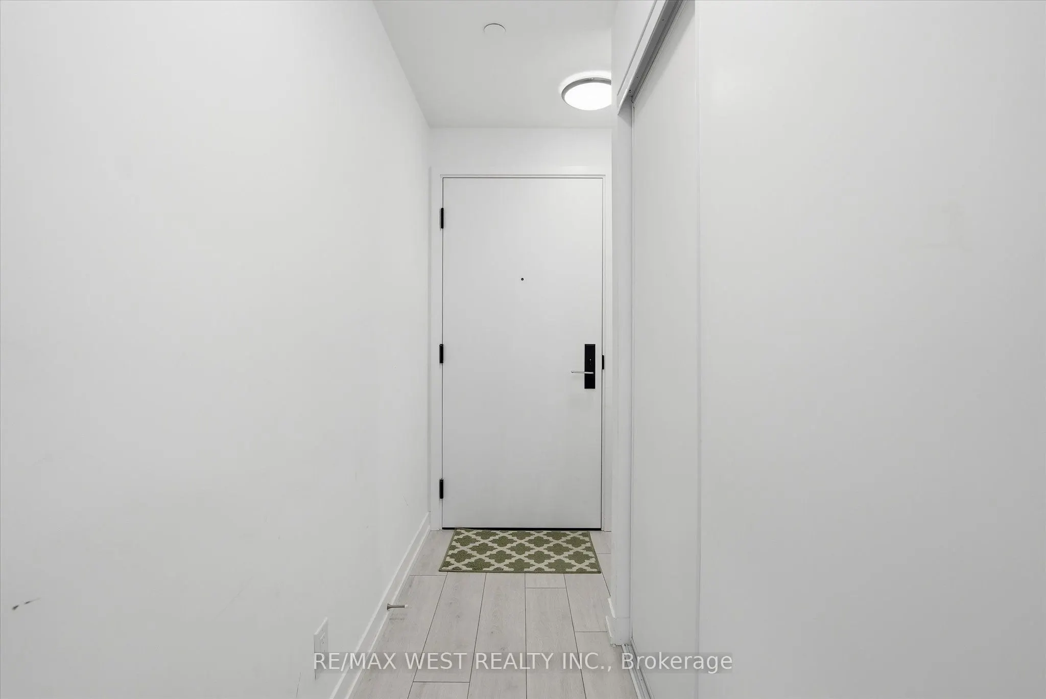 270 Dufferin Street #819