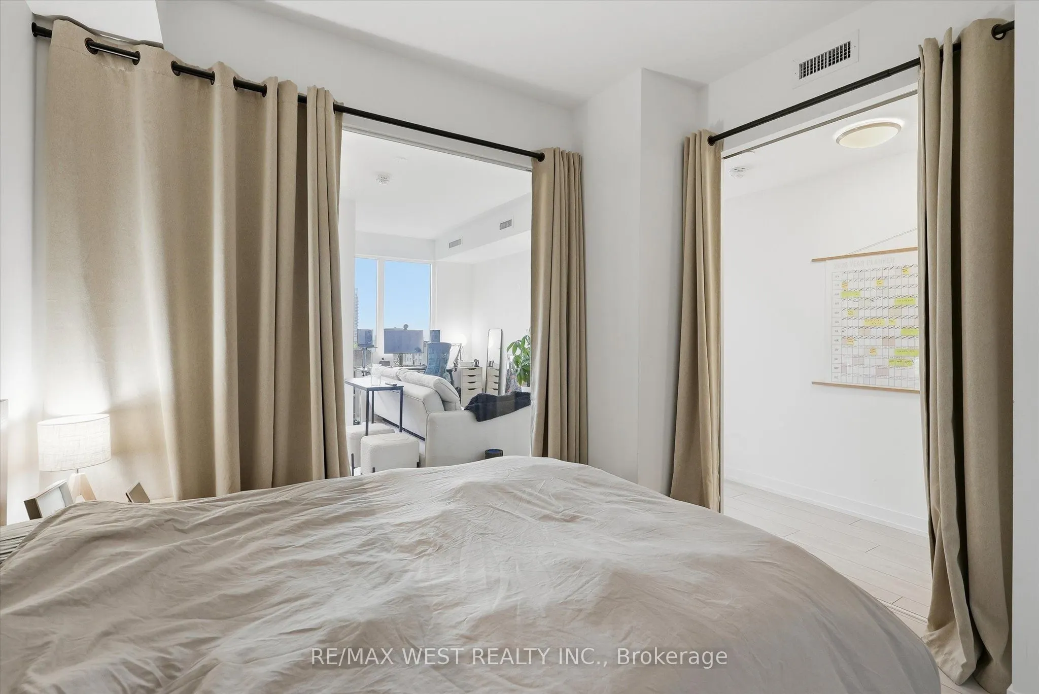 270 Dufferin Street #819
