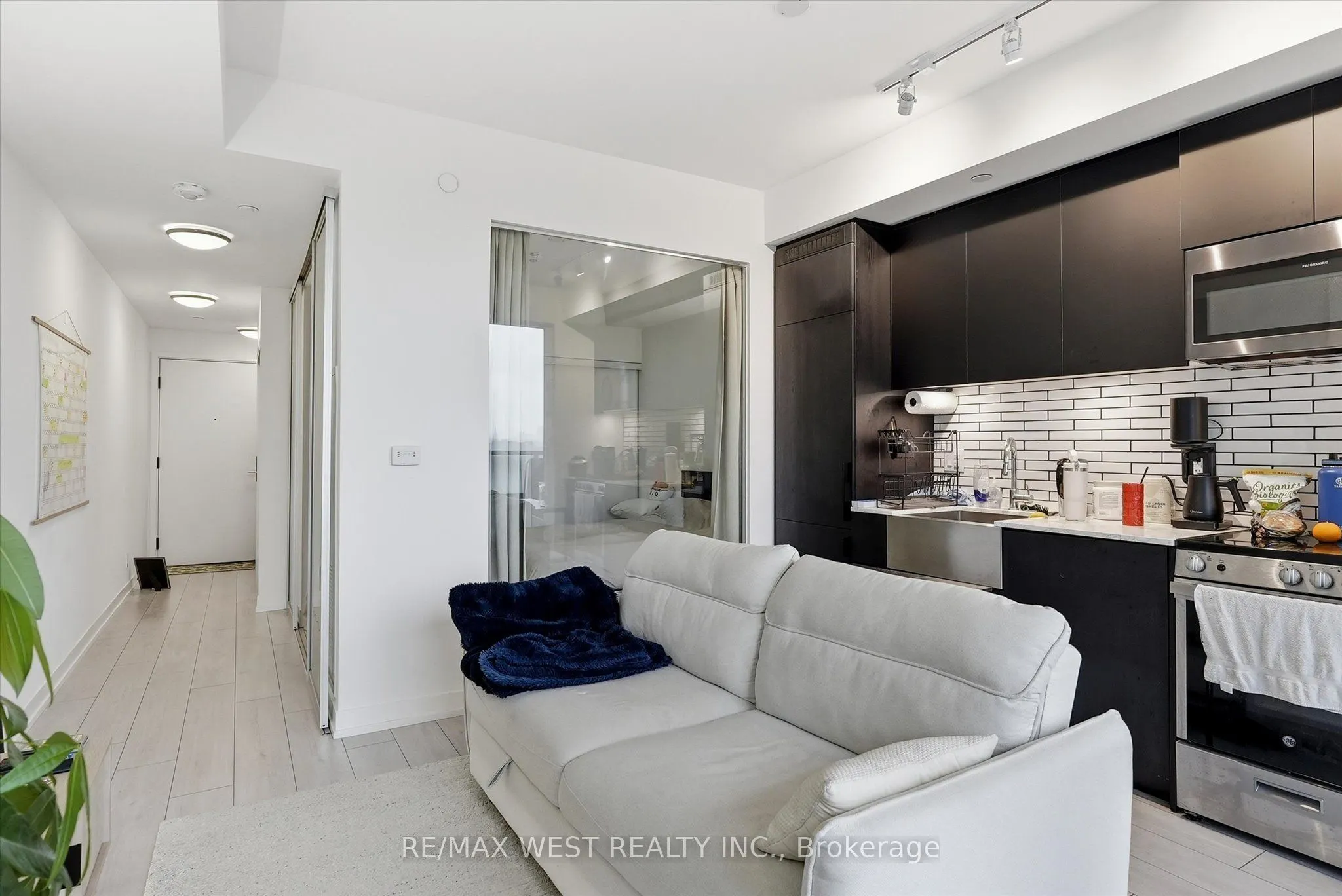 270 Dufferin Street #819