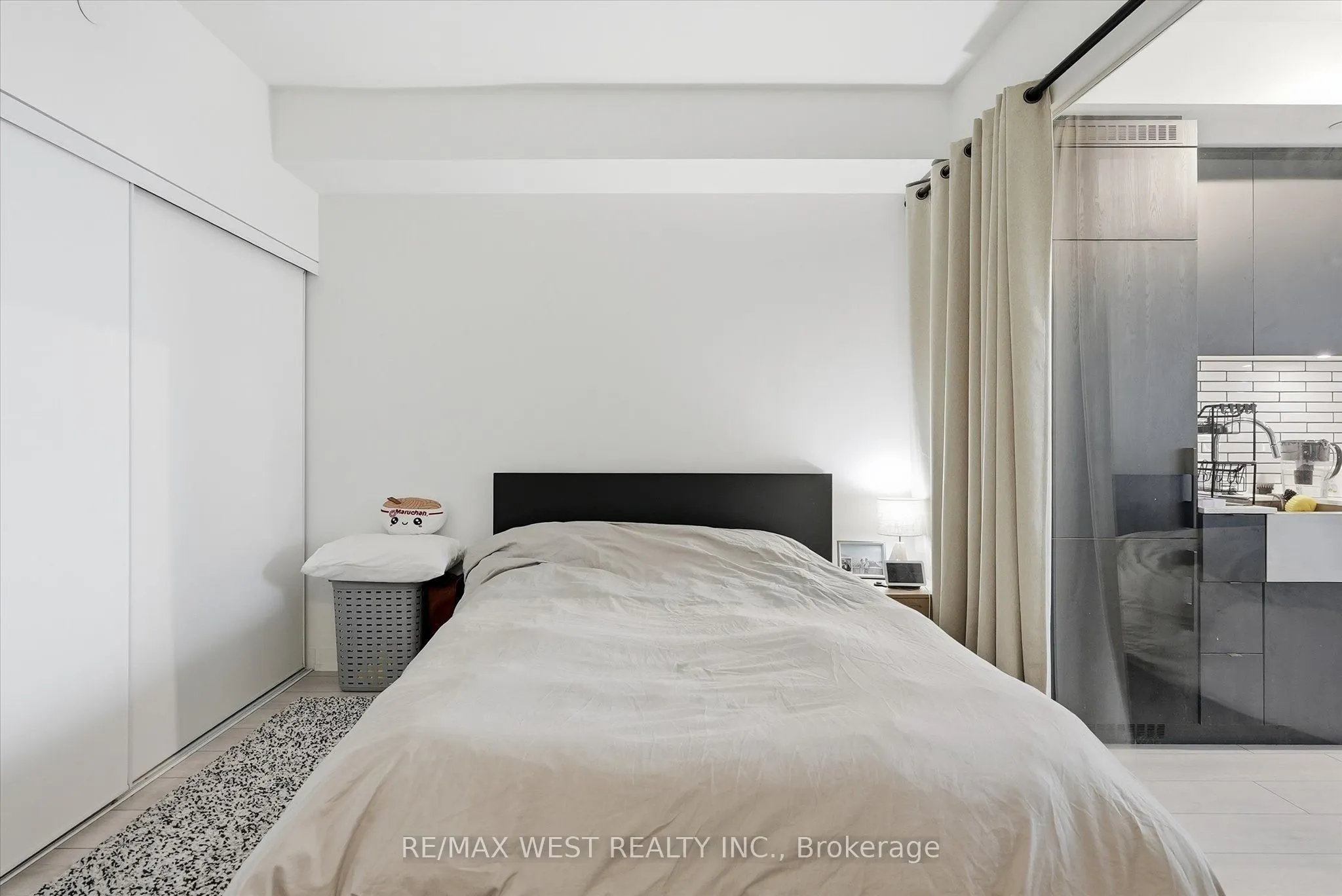 270 Dufferin Street #819