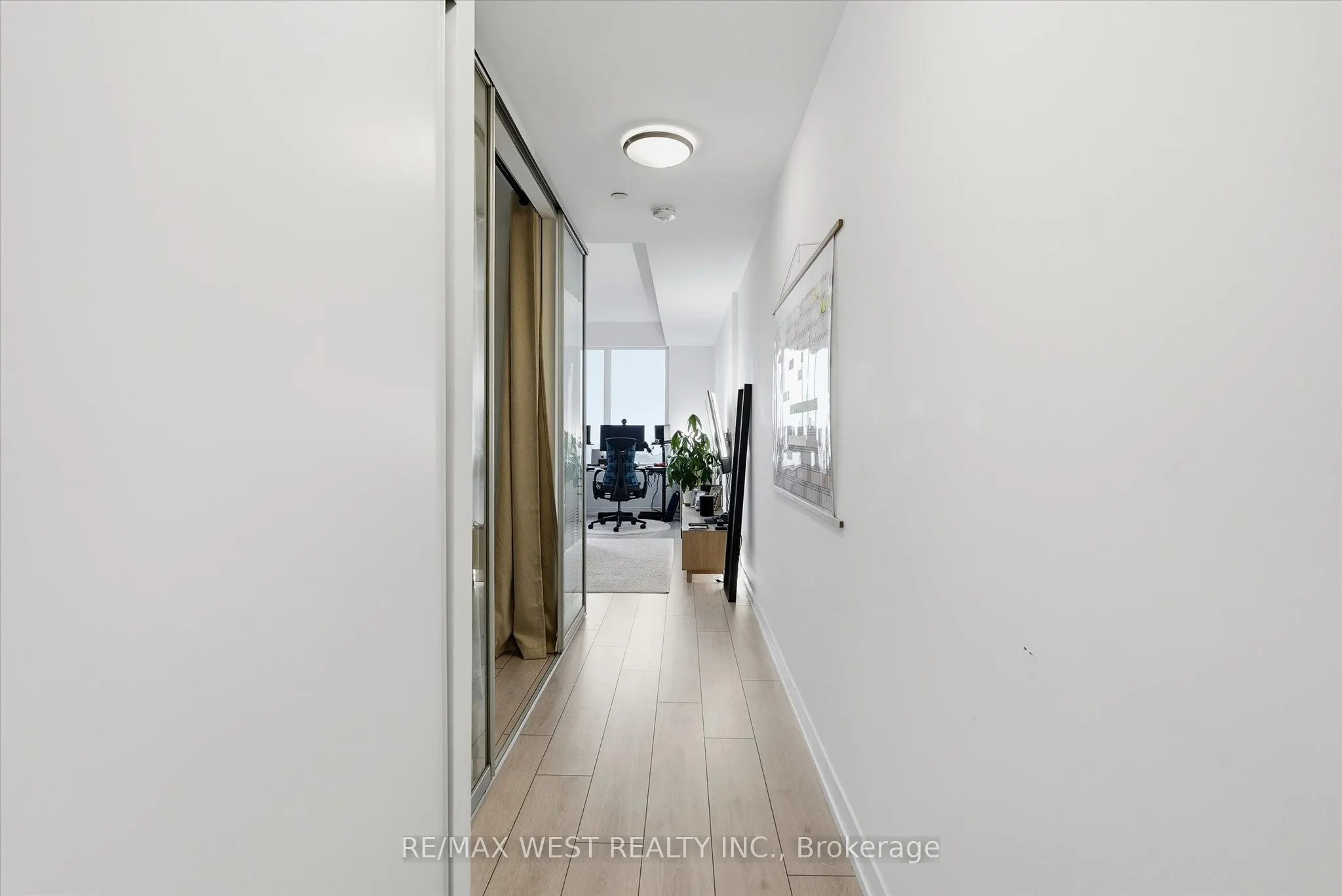 270 Dufferin Street #819