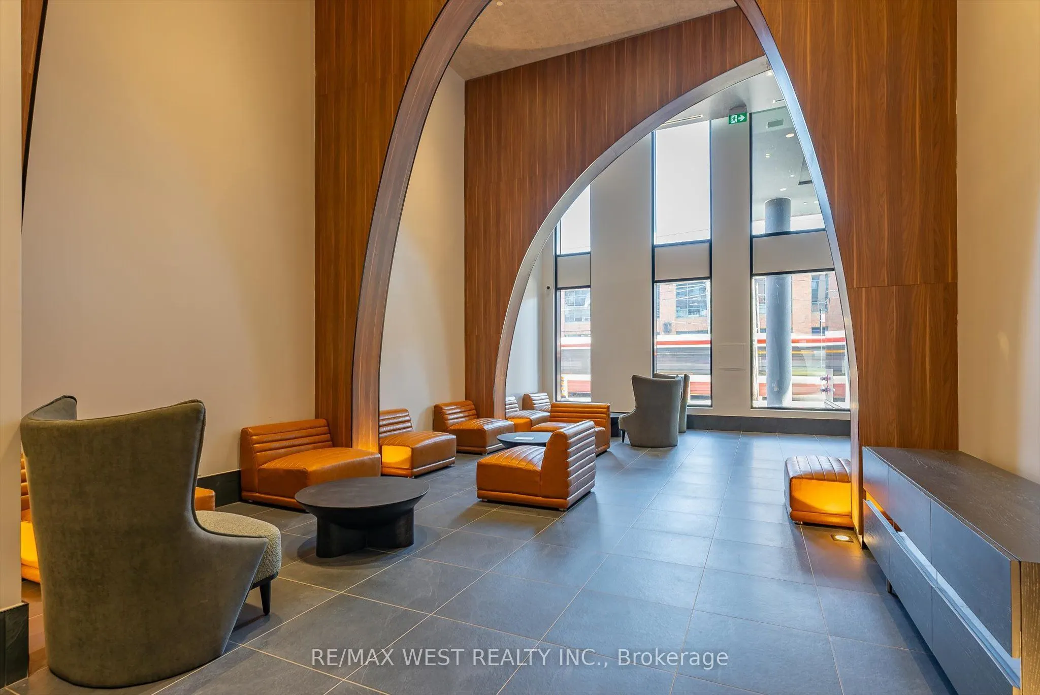 270 Dufferin Street #819