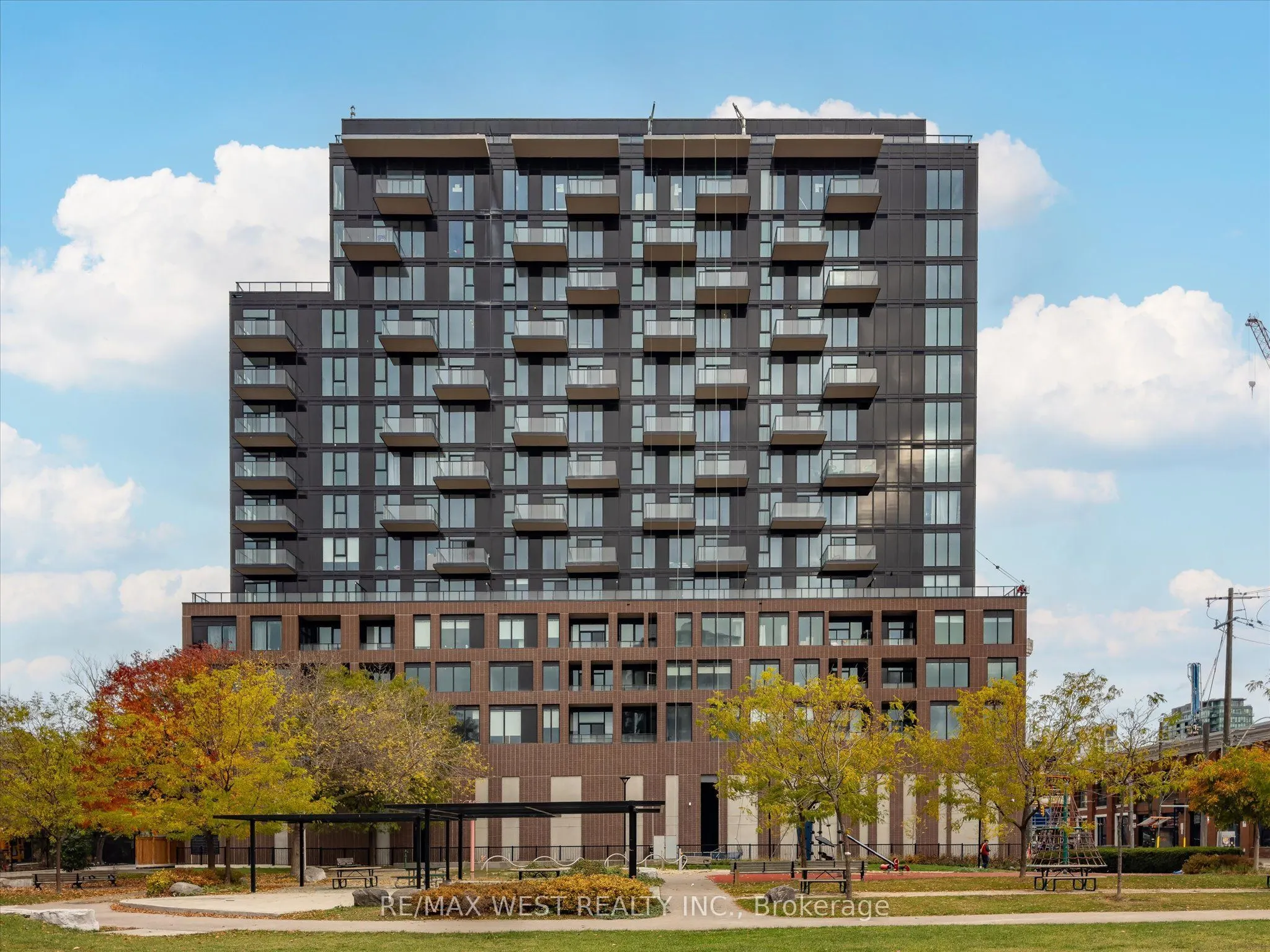 270 Dufferin Street #819