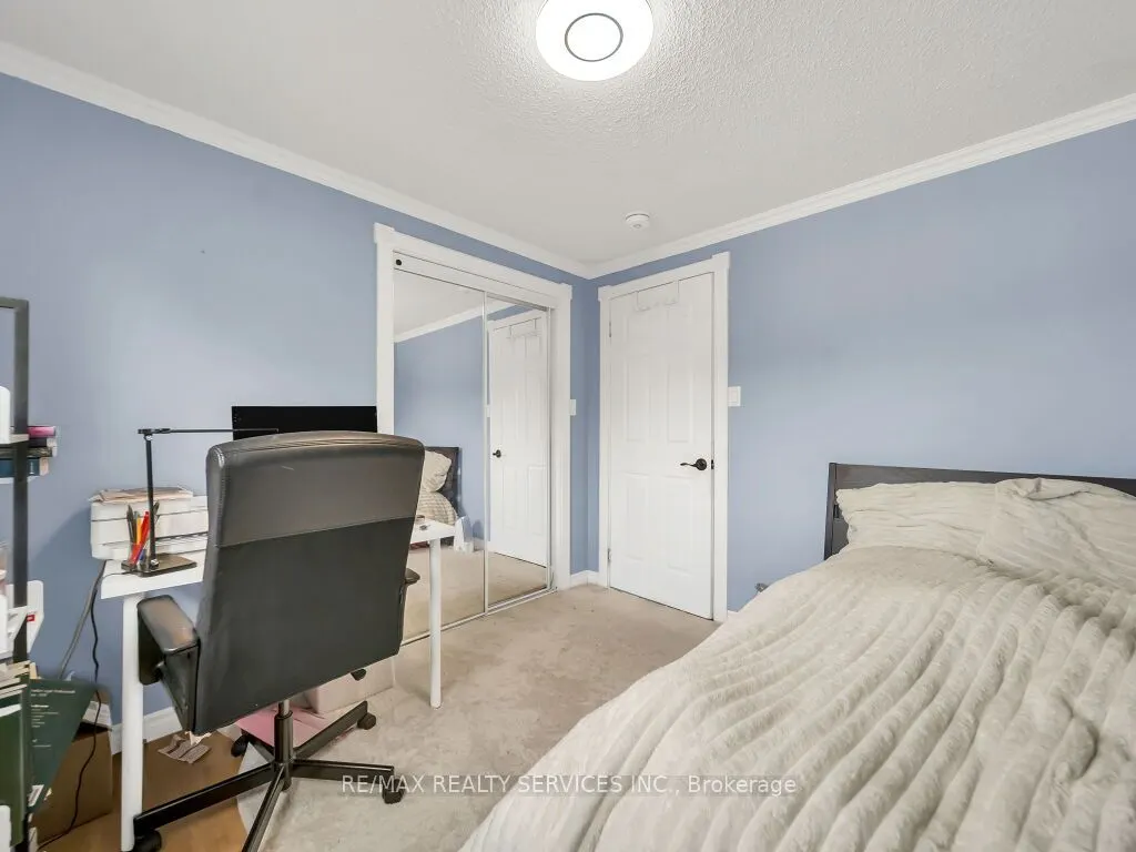 3079 Bartholomew Crescent