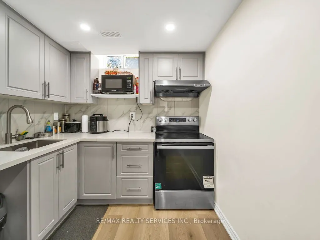 3079 Bartholomew Crescent