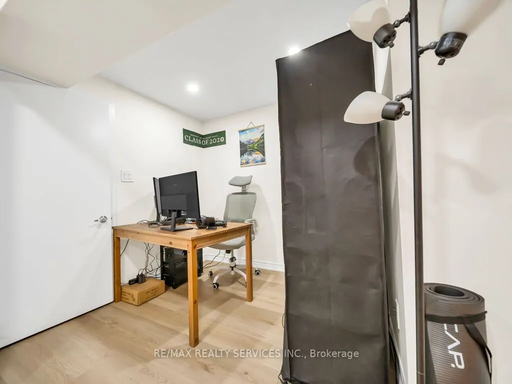3079 Bartholomew Crescent