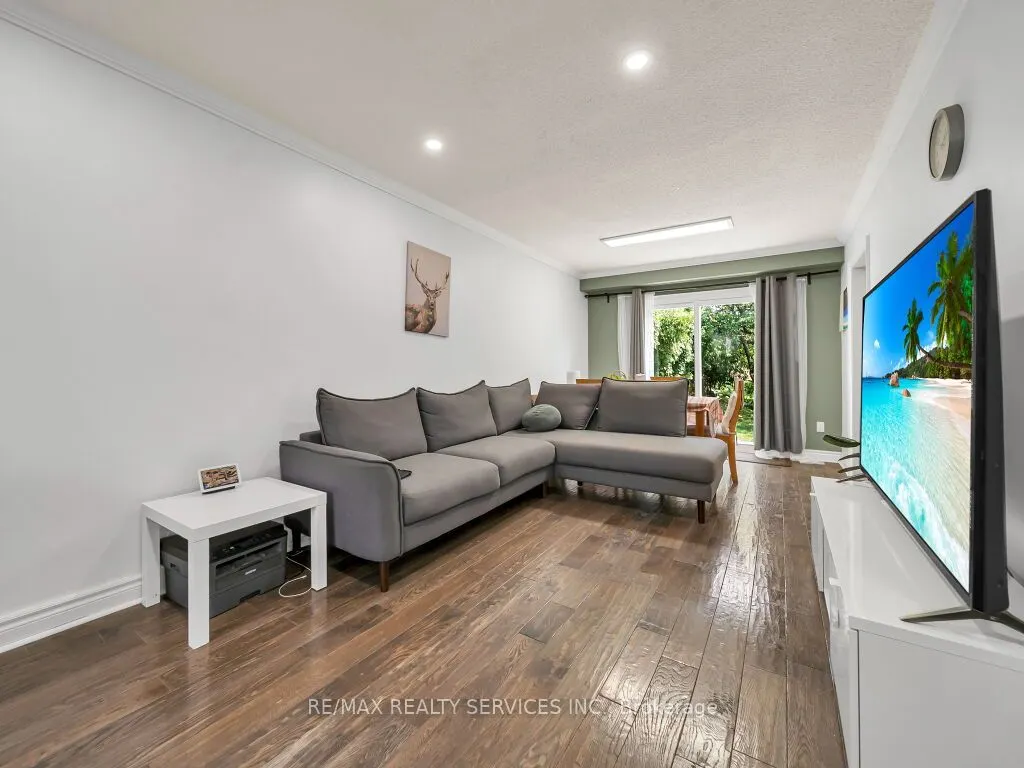 3079 Bartholomew Crescent