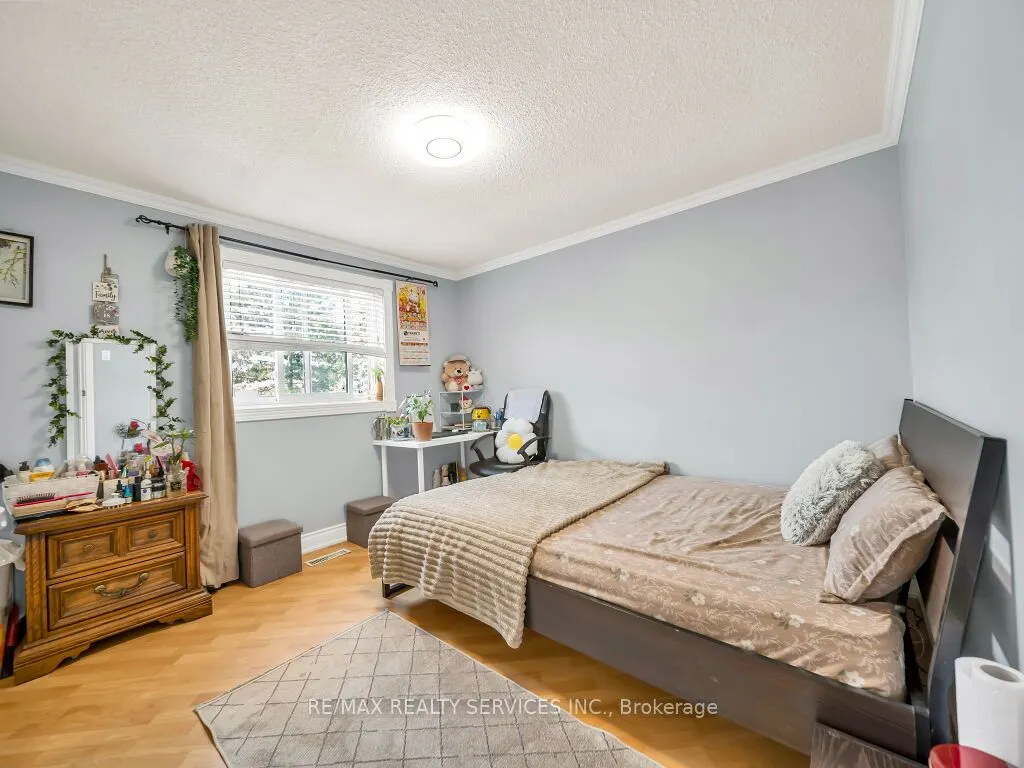 3079 Bartholomew Crescent
