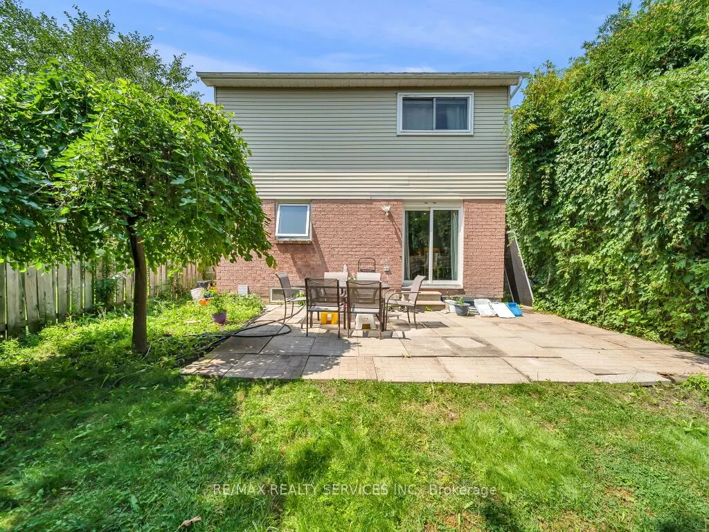 3079 Bartholomew Crescent