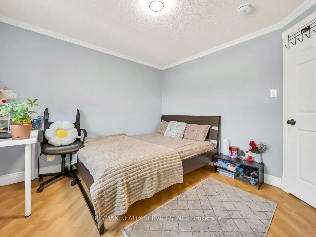 3079 Bartholomew Crescent