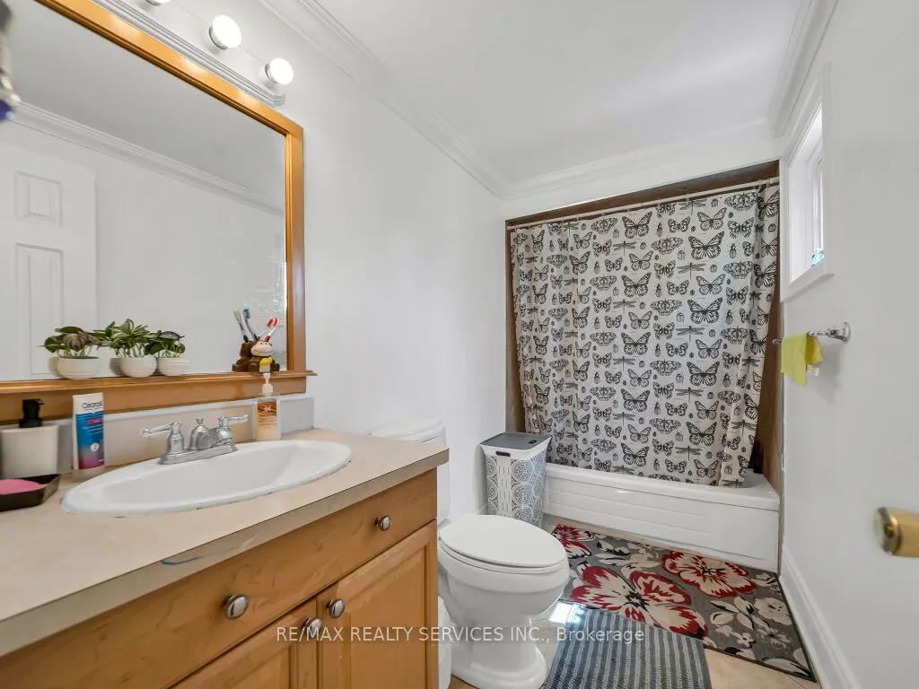 3079 Bartholomew Crescent