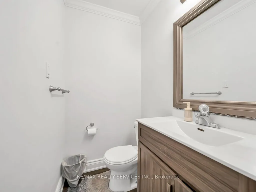 3079 Bartholomew Crescent