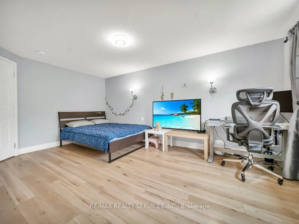 3079 Bartholomew Crescent