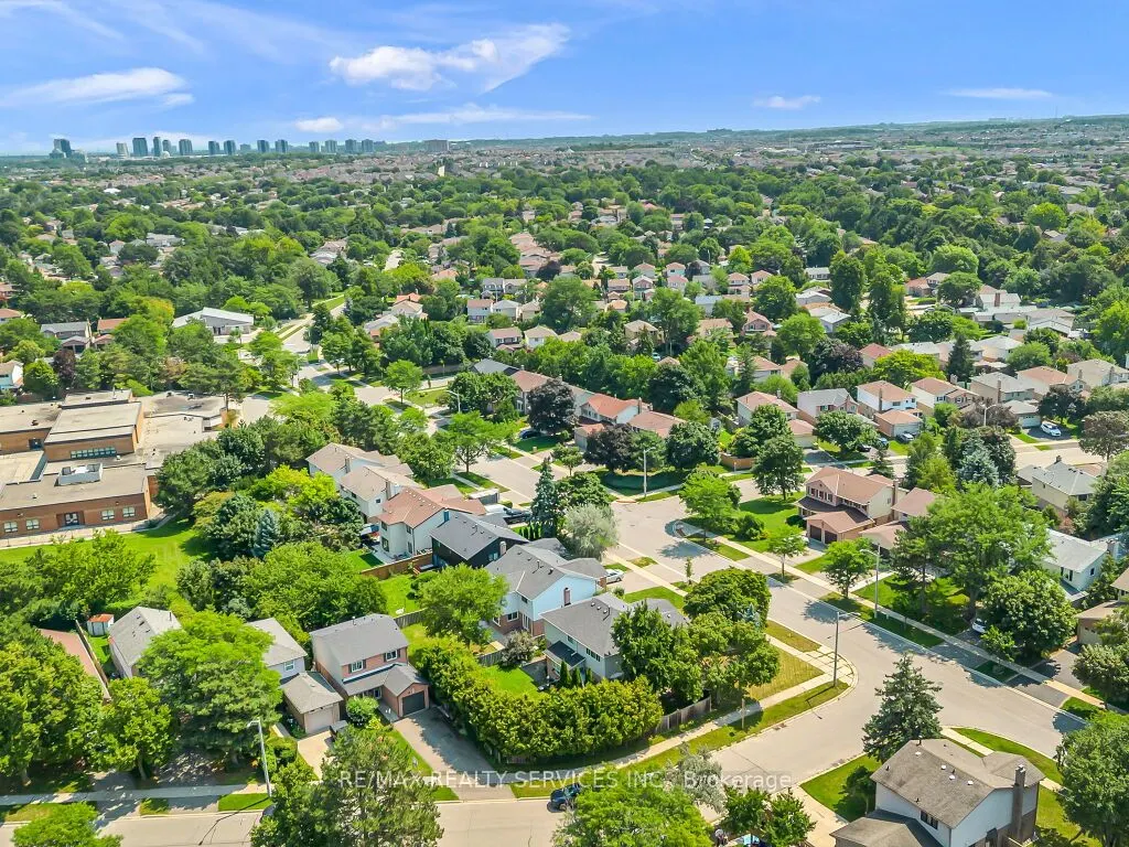 3079 Bartholomew Crescent