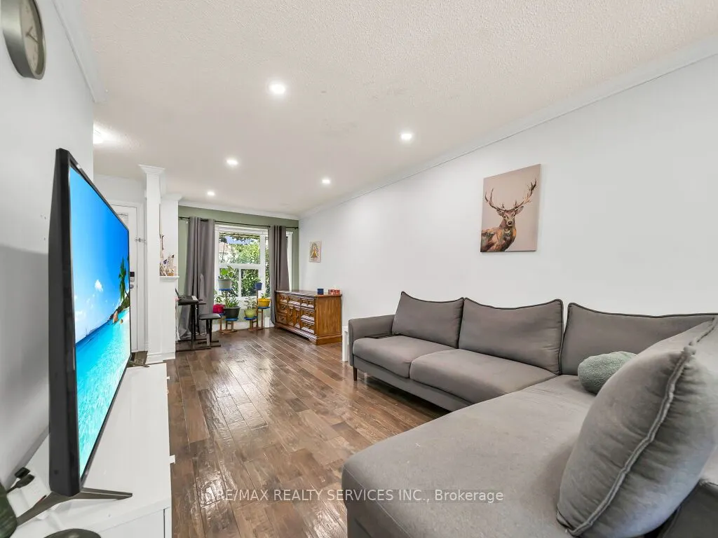3079 Bartholomew Crescent