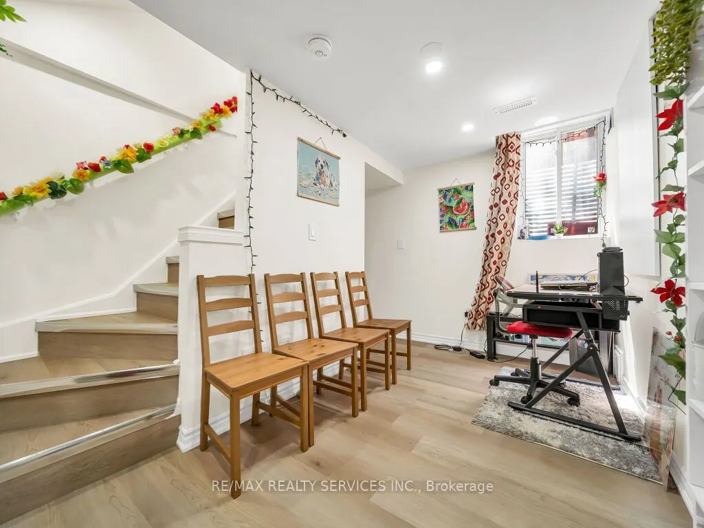 3079 Bartholomew Crescent