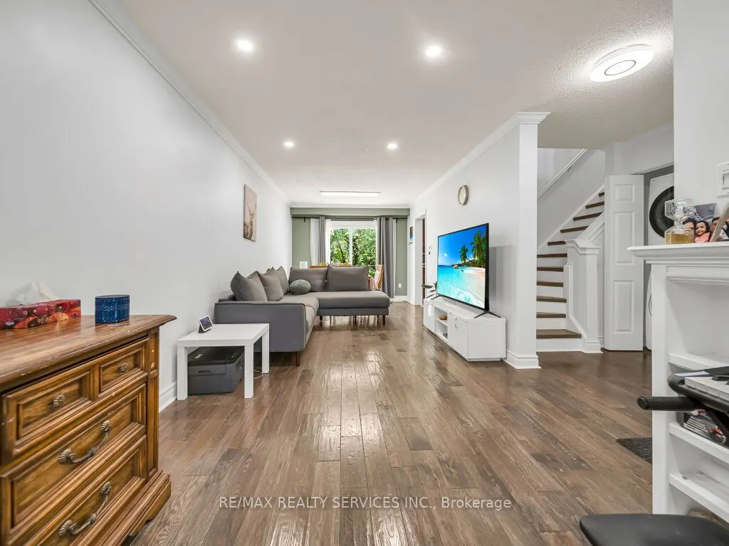 3079 Bartholomew Crescent