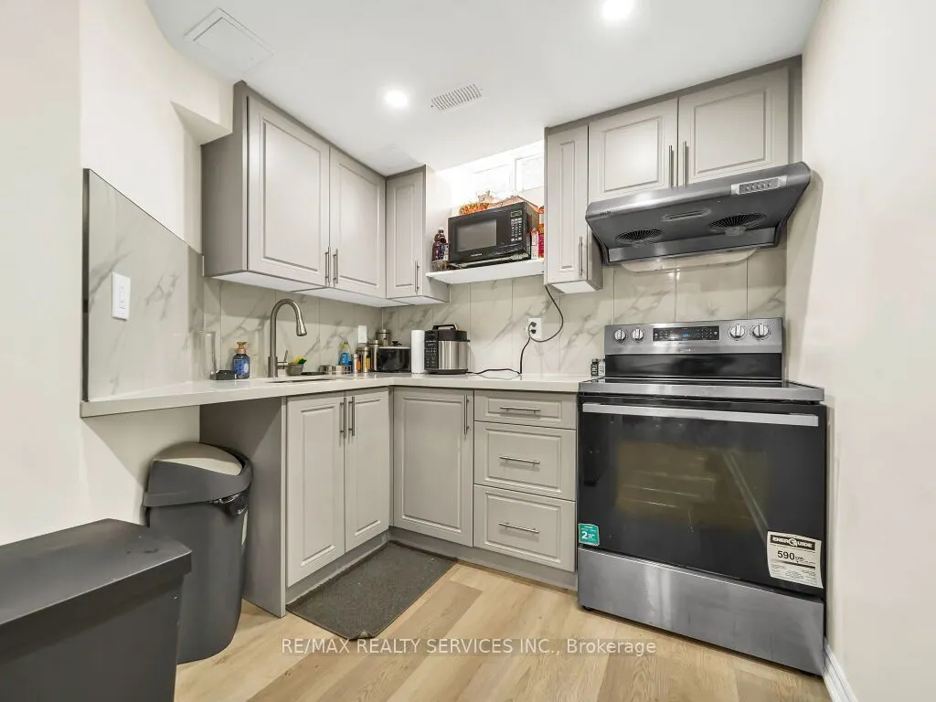 3079 Bartholomew Crescent