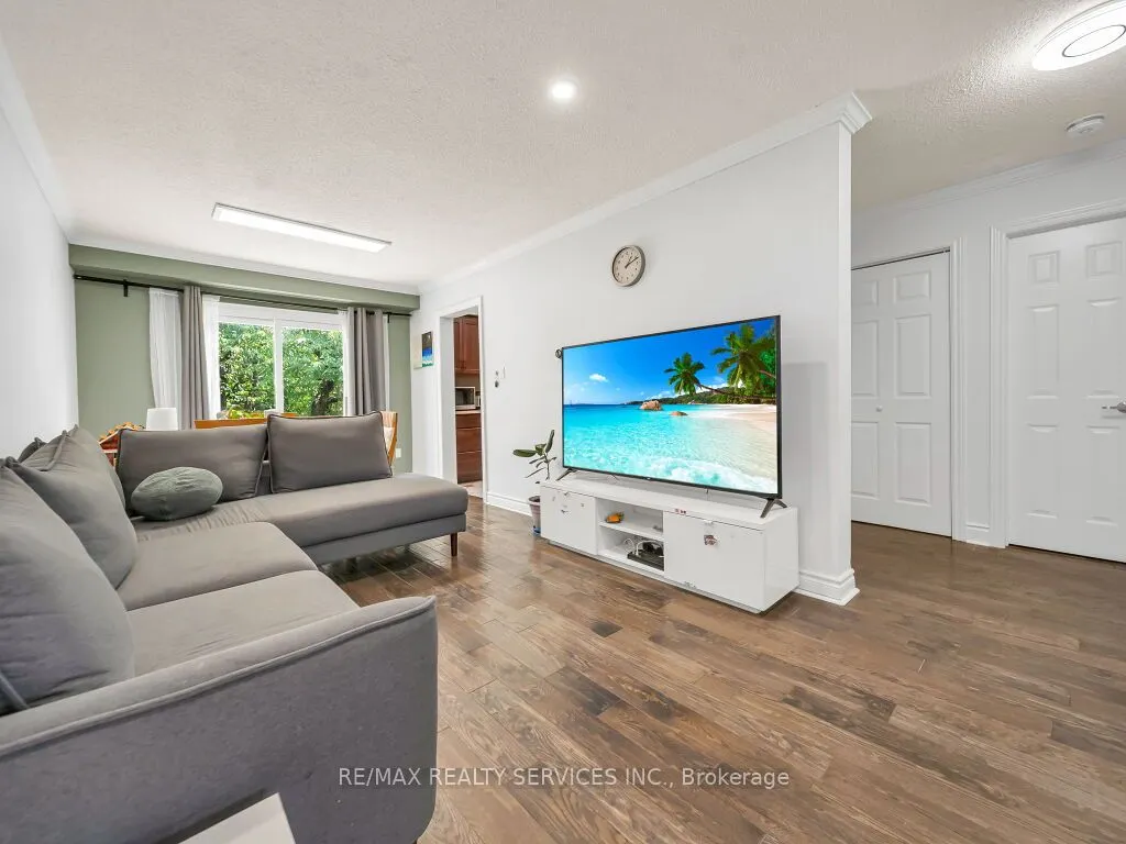 3079 Bartholomew Crescent
