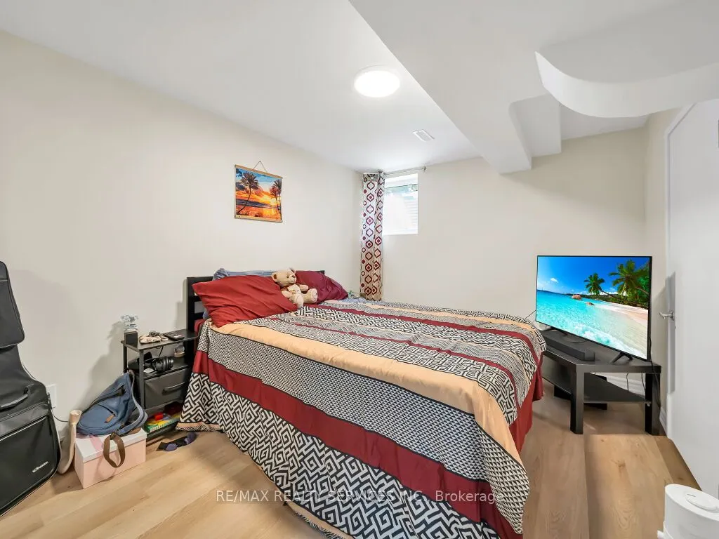 3079 Bartholomew Crescent