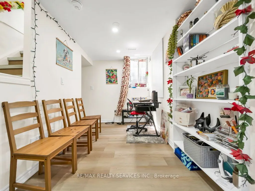 3079 Bartholomew Crescent