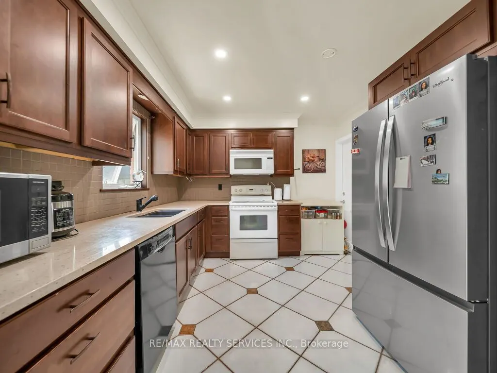 3079 Bartholomew Crescent