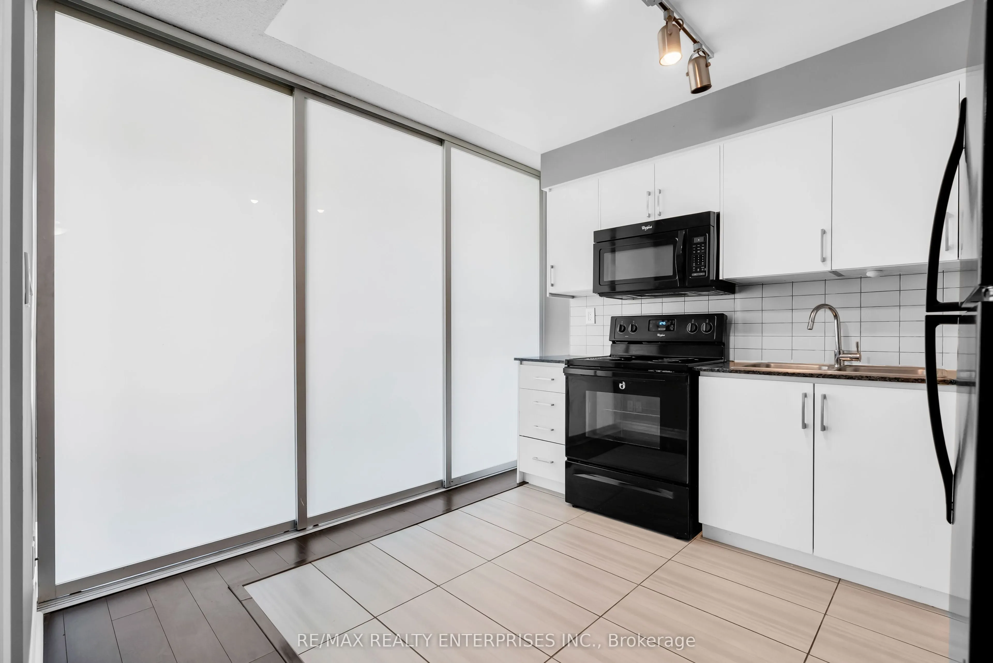 80 Esther Lorrie Drive #522