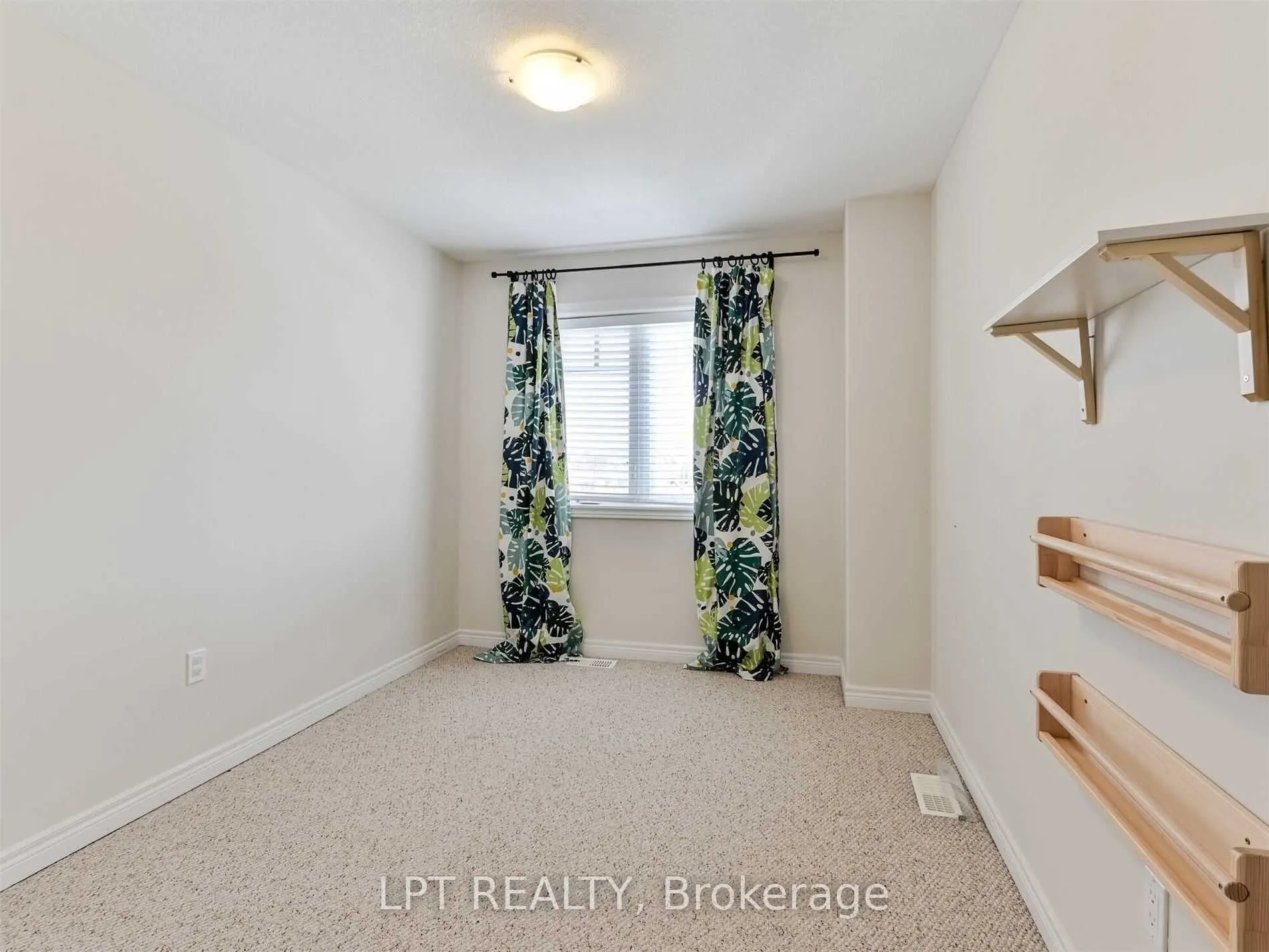 124 Parkinson Crescent #15