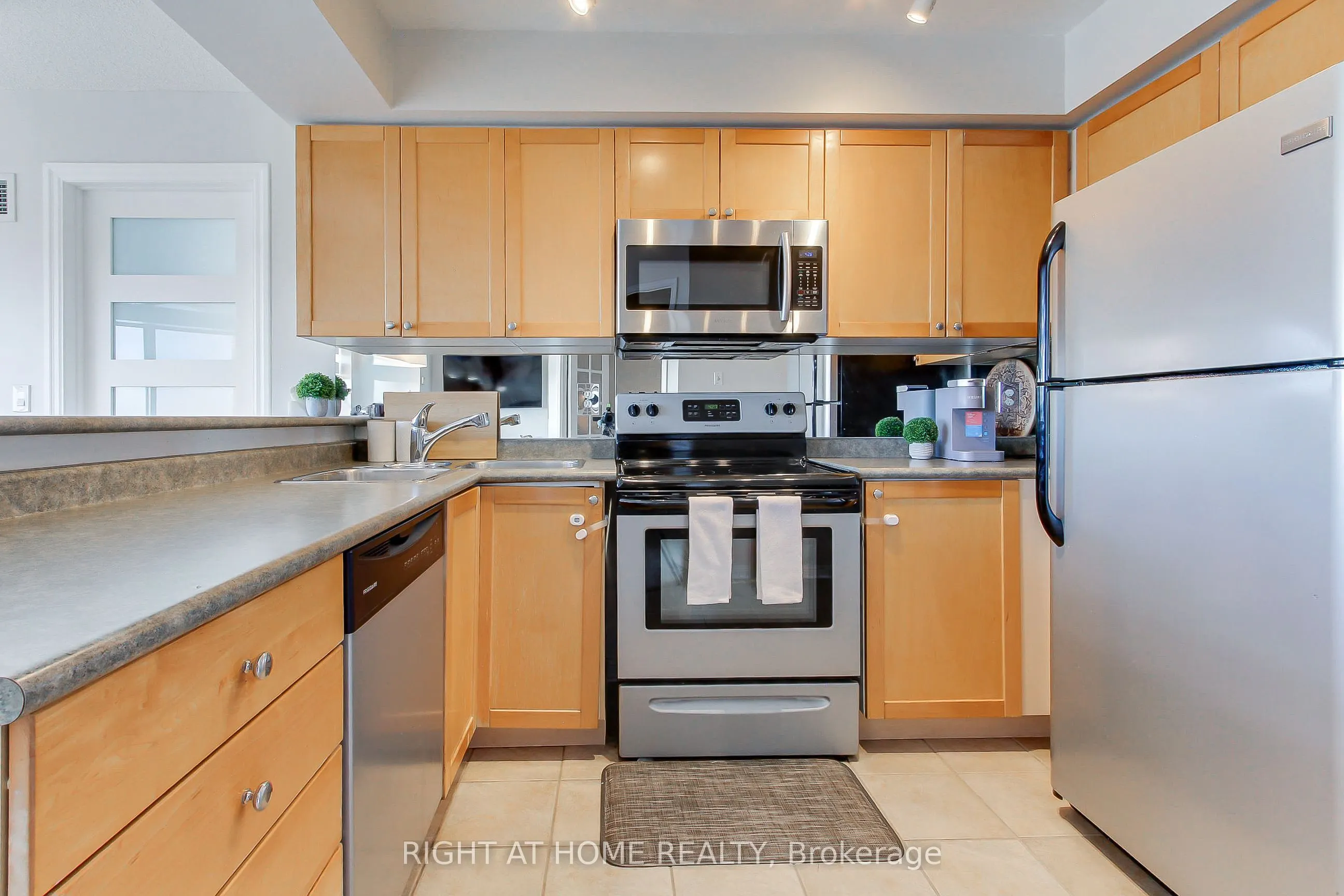 1140 Parkwest Place #1002