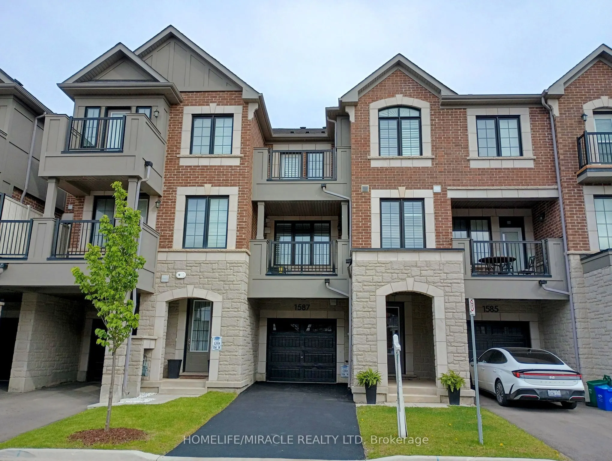 1587 Moira Crescent