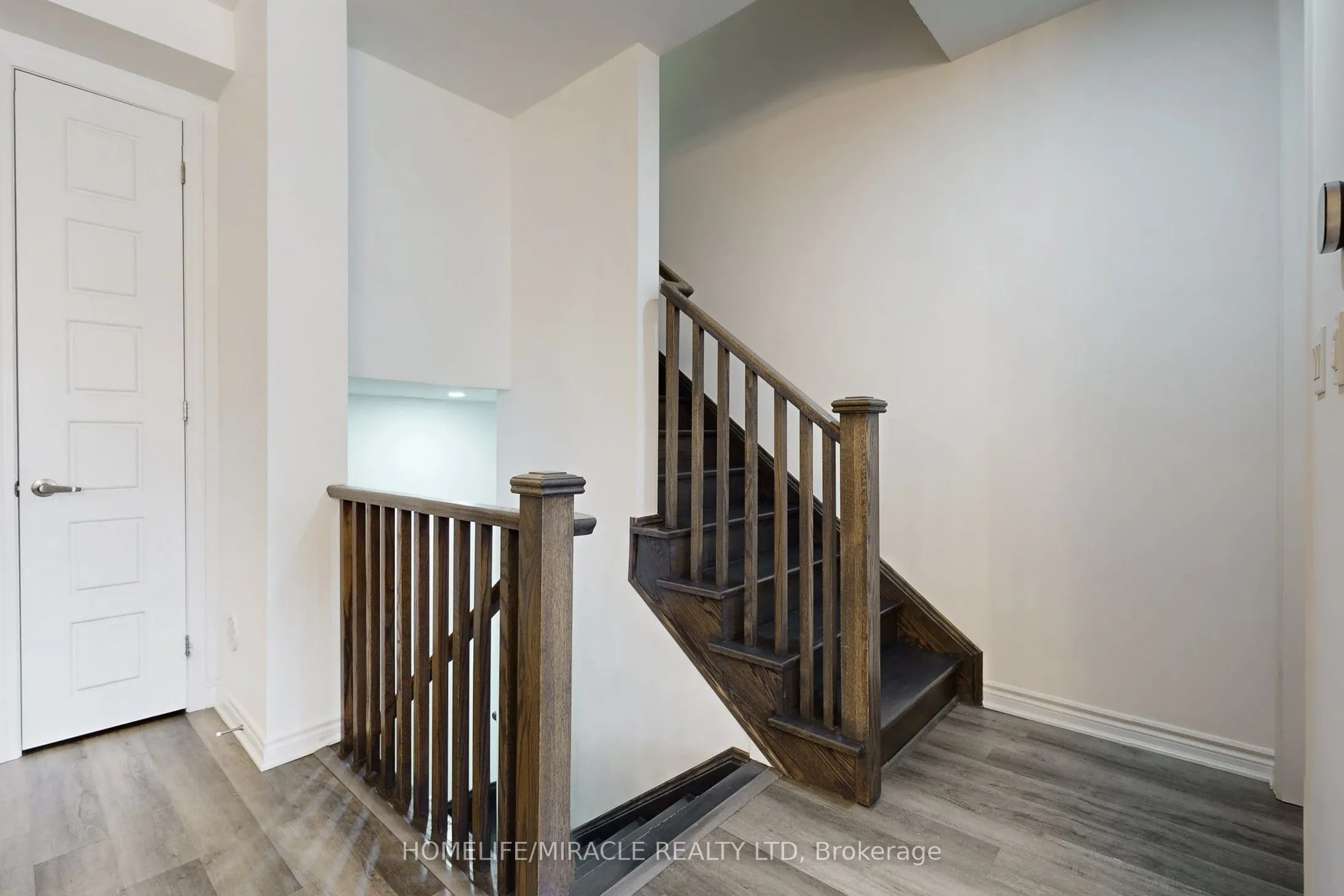 1587 Moira Crescent