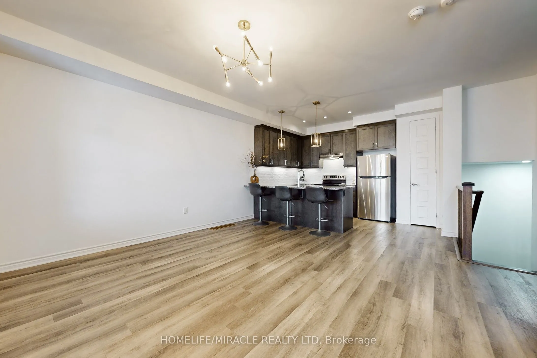 1587 Moira Crescent