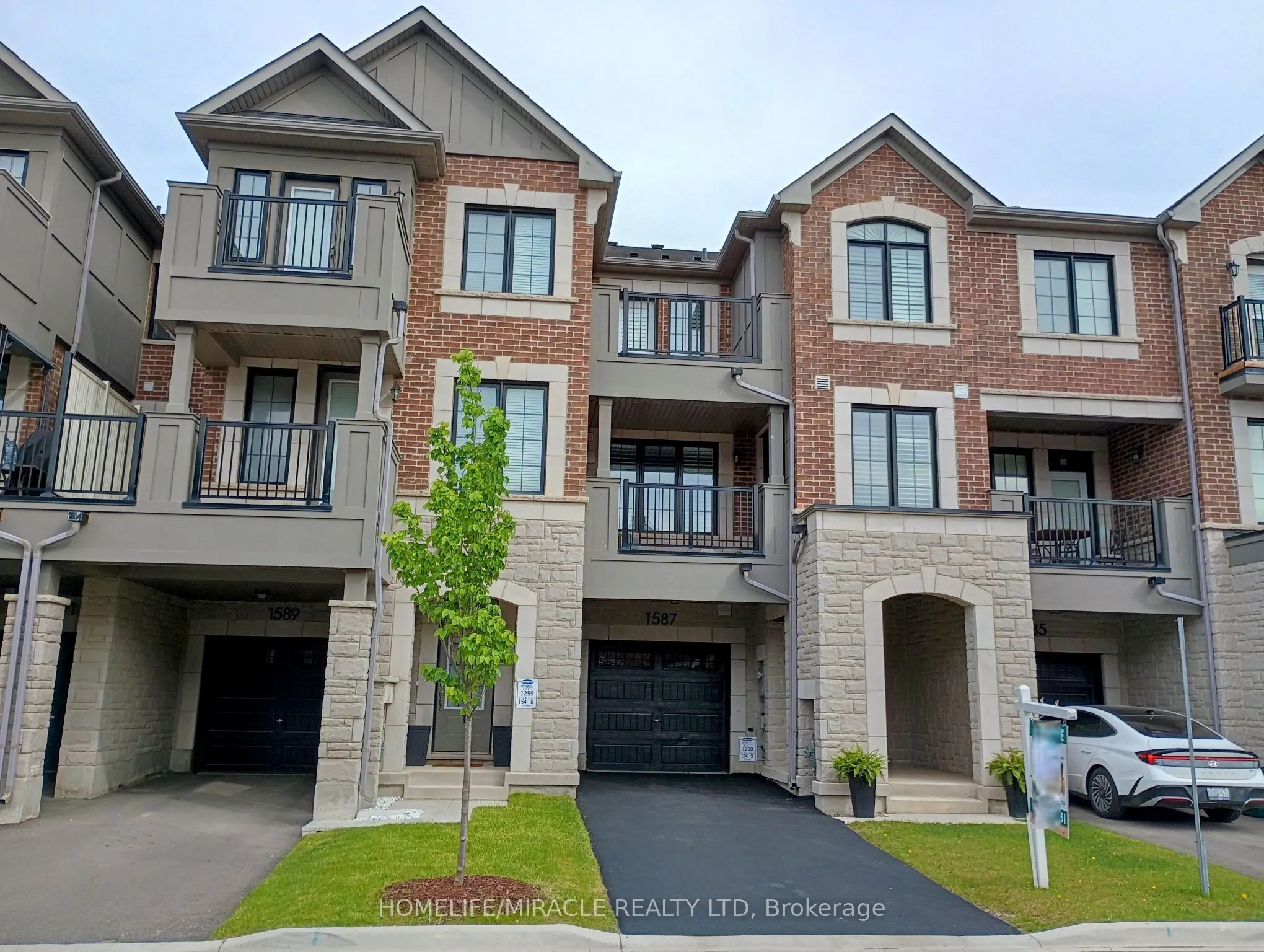 1587 Moira Crescent