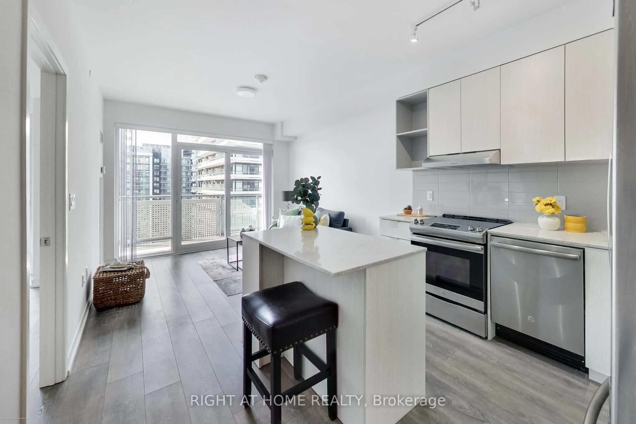 2520 Eglinton Avenue W #1602