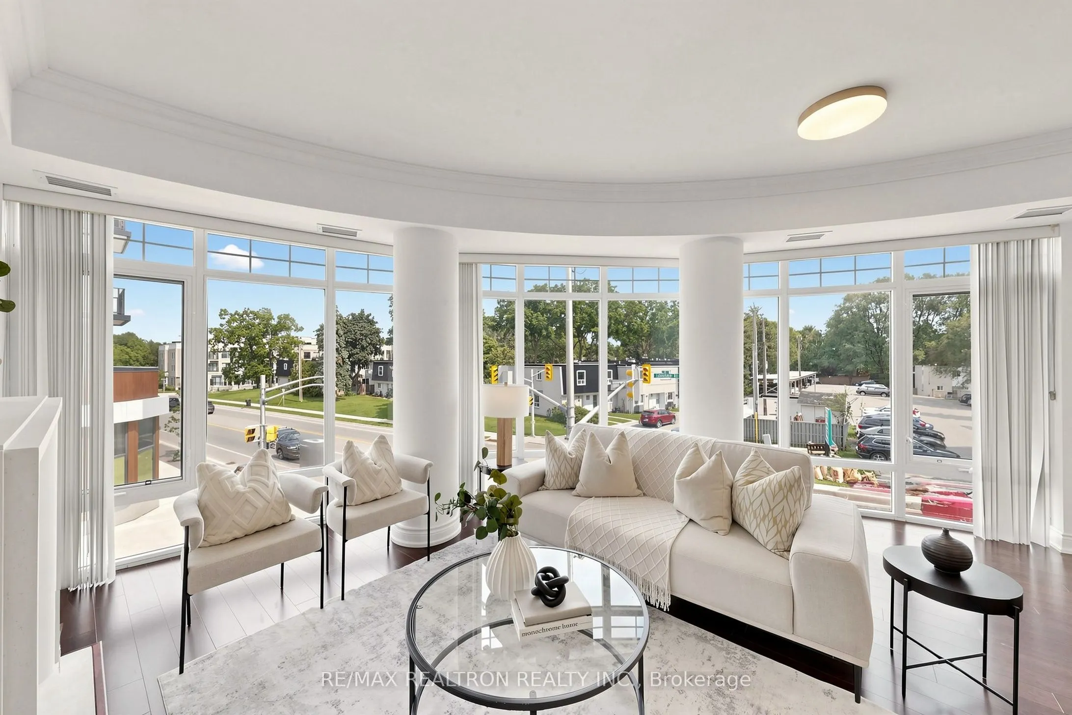 205 Lakeshore Road W #201