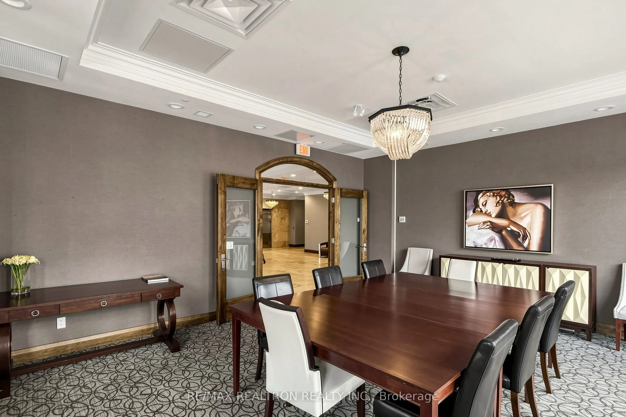 205 Lakeshore Road W #201