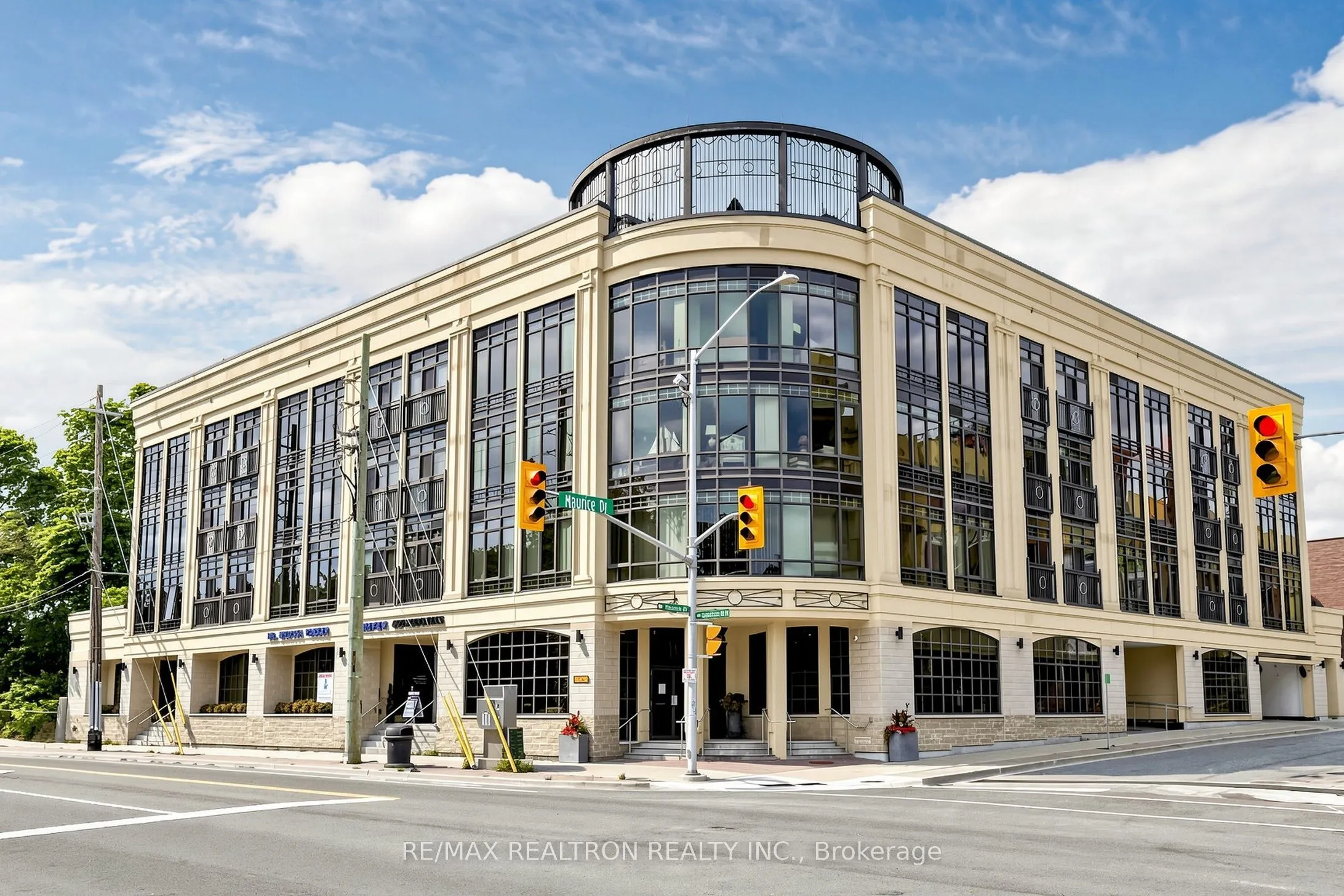 205 Lakeshore Road W #201