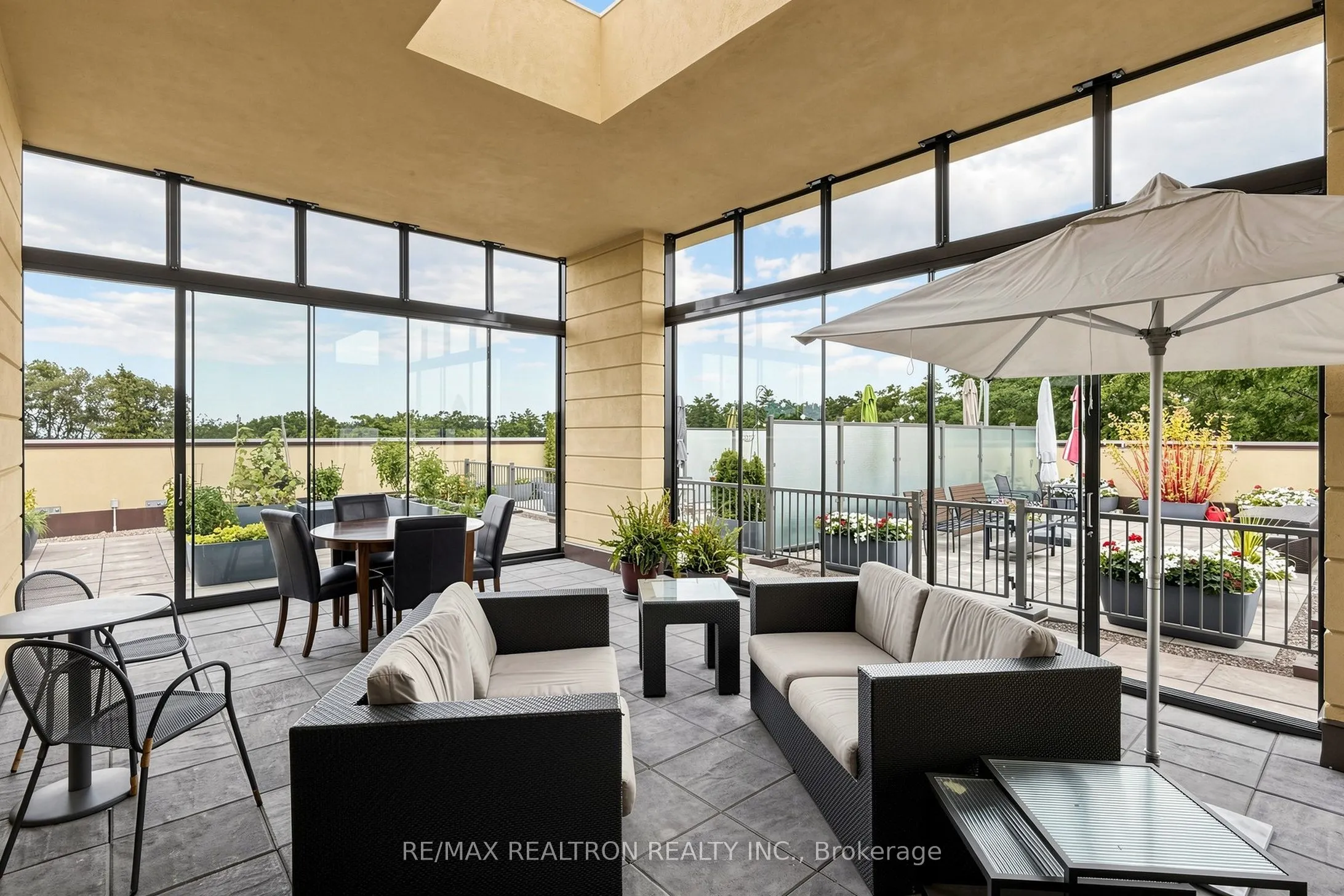 205 Lakeshore Road W #201